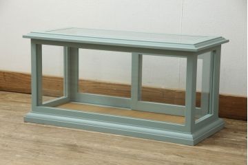 ガラスケースを新規製作!建具には真鍮の引手を取り付け、ブルーグレーでペイント仕上げ。(Gケース、ディスプレイケース、コレクションケース、ショーケース、飾り棚、陳列棚、店舗什器)