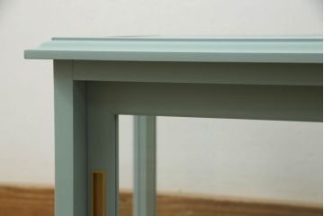 ガラスケースを新規製作!建具には真鍮の引手を取り付け、ブルーグレーでペイント仕上げ。(Gケース、ディスプレイケース、コレクションケース、ショーケース、飾り棚、陳列棚、店舗什器)