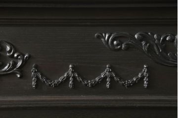 アンティーク風ヘッドボードを新規製作!オークとナラ材を使用し、お手持ちのベッドフレームにサイズを合わせ、ご希望の装飾やデザインを施し、濃い茶色に着色。(シングルベッド)