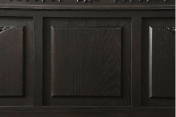 アンティーク風ヘッドボードを新規製作!オークとナラ材を使用し、お手持ちのベッドフレームにサイズを合わせ、ご希望の装飾やデザインを施し、濃い茶色に着色。(シングルベッド)