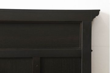 アンティーク風ヘッドボードを新規製作!オークとナラ材を使用し、お手持ちのベッドフレームにサイズを合わせ、ご希望の装飾やデザインを施し、濃い茶色に着色。(シングルベッド)