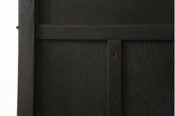 アンティーク風ヘッドボードを新規製作!オークとナラ材を使用し、お手持ちのベッドフレームにサイズを合わせ、ご希望の装飾やデザインを施し、濃い茶色に着色。(シングルベッド)