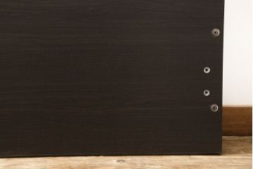 アンティーク風ヘッドボードを新規製作!オークとナラ材を使用し、お手持ちのベッドフレームにサイズを合わせ、ご希望の装飾やデザインを施し、濃い茶色に着色。(シングルベッド)
