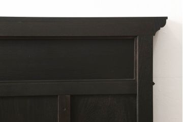 アンティーク風ヘッドボードを新規製作!オークとナラ材を使用し、お手持ちのベッドフレームにサイズを合わせ、ご希望の装飾やデザインを施し、濃い茶色に着色。(シングルベッド)