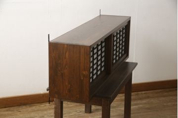 壁掛け戸棚を4台新規製作!当店のオリジナル家具を参考に、建具は障子入りの格子引き戸で、内部棚板は可動式の仕様で。色味は参考商品と同様に着色。(ウォールシェルフ、吊り戸棚)