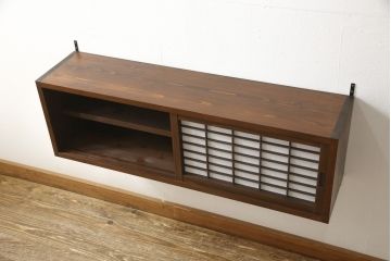 壁掛け戸棚を4台新規製作!当店のオリジナル家具を参考に、建具は障子入りの格子引き戸で、内部棚板は可動式の仕様で。色味は参考商品と同様に着色。(ウォールシェルフ、吊り戸棚)