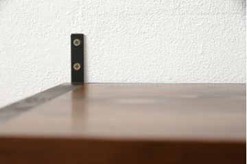 壁掛け戸棚を4台新規製作!当店のオリジナル家具を参考に、建具は障子入りの格子引き戸で、内部棚板は可動式の仕様で。色味は参考商品と同様に着色。(ウォールシェルフ、吊り戸棚)
