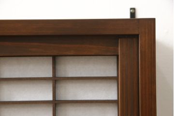 壁掛け戸棚を4台新規製作!当店のオリジナル家具を参考に、建具は障子入りの格子引き戸で、内部棚板は可動式の仕様で。色味は参考商品と同様に着色。(ウォールシェルフ、吊り戸棚)