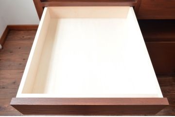 軽井沢カフェ物件で使用するレジカウンターを新規製作!全体のデザインや色もお客様のご希望通りに。(カウンターテーブル、収納棚、戸棚、サイドボード、店舗什器)