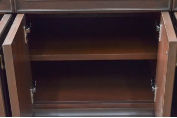 軽井沢カフェ物件で使用するデシャップカウンターを新規製作!引き出し3杯と戸棚を設け、全体のデザインや色もお客様のご希望通りに。(カウンターテーブル、収納棚、戸棚、サイドボード、店舗什器)