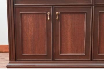 軽井沢カフェ物件で使用するデシャップカウンターを新規製作!引き出し3杯と戸棚を設け、全体のデザインや色もお客様のご希望通りに。(カウンターテーブル、収納棚、戸棚、サイドボード、店舗什器)