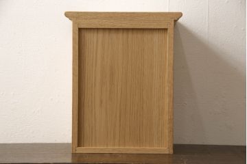 キャビネットを新規製作!オーク材を使用し、ご希望のサイズ、デザインにて製作。支給の鍵を取り付け、内部は棚板2枚の仕様。仕上げはアンティーク加工。(収納棚、戸棚、サイドボード)