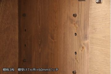 収納付きテーブルを新規製作!左は引き出し3杯、中央はマス目棚、右は開き戸の棚仕様。配線用の穴あけ加工をし、色味は参考画像をもとに仕上げ。(カウンターテーブル、作業台、サイドボード、キャビネット)