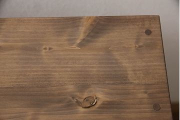 収納付きテーブルを新規製作!左は引き出し3杯、中央はマス目棚、右は開き戸の棚仕様。配線用の穴あけ加工をし、色味は参考画像をもとに仕上げ。(カウンターテーブル、作業台、サイドボード、キャビネット)