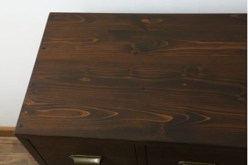 パタパタ収納棚を新規製作!当店のオーダー家具を参考に、一番上に3杯の引き出し、パタパタ収納部は3段の仕様にて。(戸棚、キャビネット、サイドボード、ロッカー)