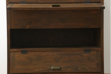 パタパタ収納棚を新規製作!当店のオーダー家具を参考に、一番上に3杯の引き出し、パタパタ収納部は3段の仕様にて。(戸棚、キャビネット、サイドボード、ロッカー)