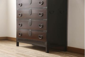 桐箪笥に脚の取り付けリメイク!高品質リペアを施し、オリジナルの色を基準に着色仕上げ。