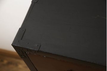 桐箪笥に脚の取り付けリメイク!高品質リペアを施し、オリジナルの色を基準に着色仕上げ。