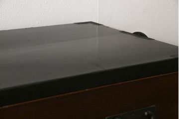桐箪笥に脚の取り付けリメイク!高品質リペアを施し、オリジナルの色を基準に着色仕上げ。