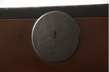 桐箪笥に脚の取り付けリメイク!高品質リペアを施し、オリジナルの色を基準に着色仕上げ。