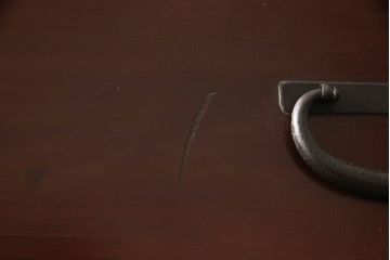 桐箪笥に脚の取り付けリメイク!高品質リペアを施し、オリジナルの色を基準に着色仕上げ。