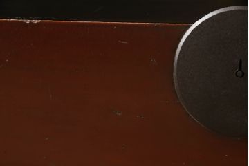 桐箪笥に脚の取り付けリメイク!高品質リペアを施し、オリジナルの色を基準に着色仕上げ。