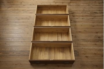 桐箪笥を重ね箪笥にリメイク!中段に天板を取り付け、取っ手を交換。明るめの茶色に着色仕上げ。
