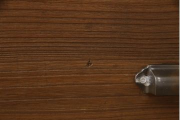 桐箪笥を重ね箪笥にリメイク!中段に天板を取り付け、取っ手を交換。明るめの茶色に着色仕上げ。