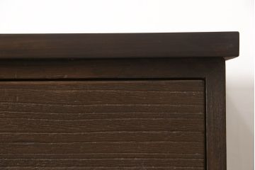 桐箪笥を動かしやすくリメイク!ヒノキ無垢材の天板とキャスターを取り付けて、オーク系のステイン塗料仕上げ。