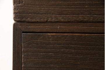 桐箪笥を動かしやすくリメイク!ヒノキ無垢材の天板とキャスターを取り付けて、オーク系のステイン塗料仕上げ。