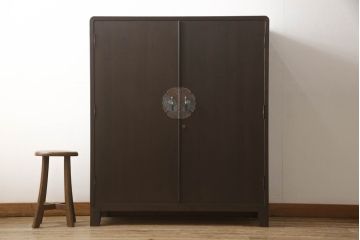 2段重ね桐箪笥を2つのチェストにリメイク!上段は脚の取り付け。下段はヒノキ材の天板取り付け。チェスナット系に着色。