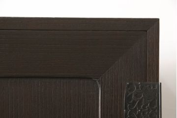 桐箪笥の衣装盆を外して使いやすくリメイク!上段の衣装盆4杯を取り外し。チェストナット系で着色仕上げ。