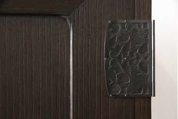 桐箪笥の衣装盆を外して使いやすくリメイク!上段の衣装盆4杯を取り外し。チェストナット系で着色仕上げ。
