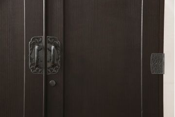 桐箪笥の衣装盆を外して使いやすくリメイク!上段の衣装盆4杯を取り外し。チェストナット系で着色仕上げ。
