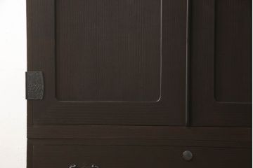 桐箪笥の衣装盆を外して使いやすくリメイク!上段の衣装盆4杯を取り外し。チェストナット系で着色仕上げ。