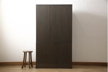 桐箪笥の衣装盆を外して使いやすくリメイク!上段の衣装盆4杯を取り外し。チェストナット系で着色仕上げ。