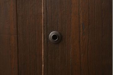 3段重ね桐箪笥をサイドチェストにリメイク!天板と鉄脚取り付け。ワントーン落ち着いたオーク系の着色仕上げ。
