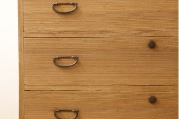 2段重ね桐箪笥を綺麗に再生!天板を補強し、現状の砥の粉を洗浄して蜜蝋ワックス仕上げ。