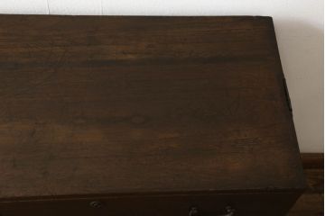 桐箪笥を綺麗に再生!現状をベースにワントーン落ち着いた色味に仕上げ。