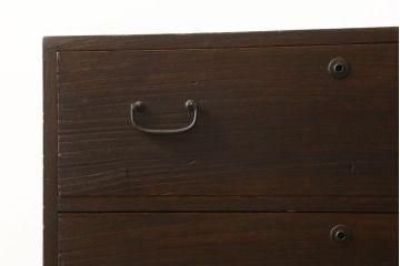 桐箪笥を綺麗に再生!現状をベースにワントーン落ち着いた色味に仕上げ。