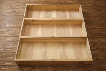 3段重ね桐箪笥を綺麗に再生!既存の砥の粉を洗浄後に蜜蝋ワックスで木地仕上げ。