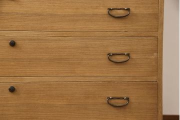3段重ね桐箪笥を綺麗に再生!既存の砥の粉を洗浄後に蜜蝋ワックスで木地仕上げ。