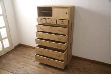 3段重ね桐箪笥を綺麗に再生!既存の砥の粉を洗浄後に蜜蝋ワックスで木地仕上げ。