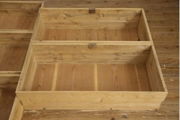 3段重ね桐箪笥を綺麗に再生!既存の砥の粉を洗浄後に蜜蝋ワックスで木地仕上げ。