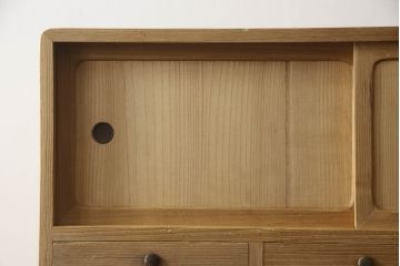 3段重ね桐箪笥を綺麗に再生!既存の砥の粉を洗浄後に蜜蝋ワックスで木地仕上げ。