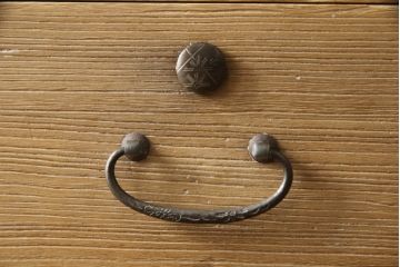 3段重ね桐箪笥を綺麗に再生!既存の砥の粉を洗浄後に蜜蝋ワックスで木地仕上げ。