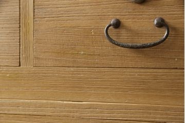 3段重ね桐箪笥を綺麗に再生!既存の砥の粉を洗浄後に蜜蝋ワックスで木地仕上げ。