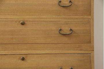 3段重ね桐箪笥を綺麗に再生!既存の砥の粉を洗浄後に蜜蝋ワックスで木地仕上げ。