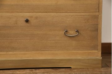 3段重ね桐箪笥を綺麗に再生!既存の砥の粉を洗浄後に蜜蝋ワックスで木地仕上げ。