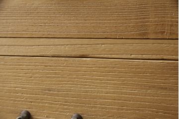 3段重ね桐箪笥を綺麗に再生!既存の砥の粉を洗浄後に蜜蝋ワックスで木地仕上げ。
